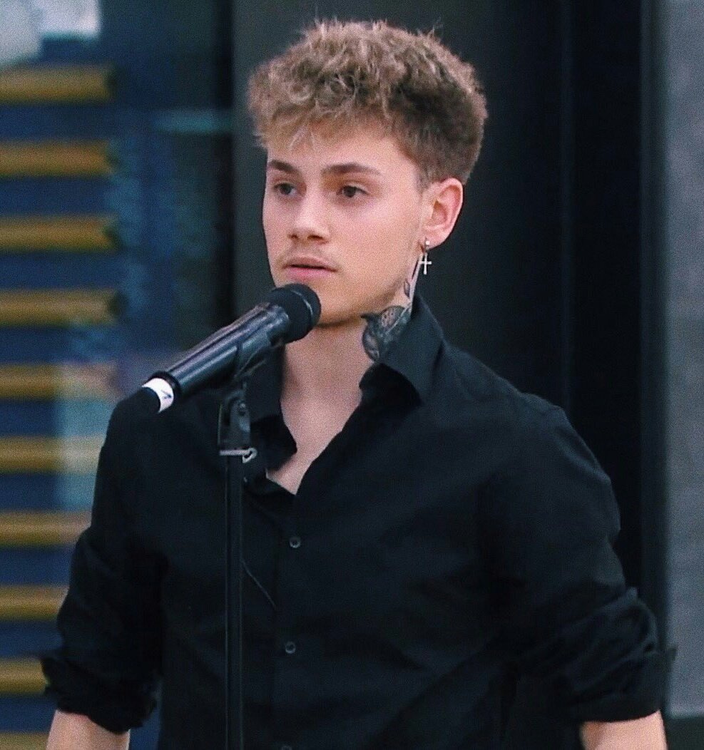 wosaitana's tweet photo. Hugo con camisa es un si a todo 

#OTDirecto24E https://t.co/5ziruB9gVM