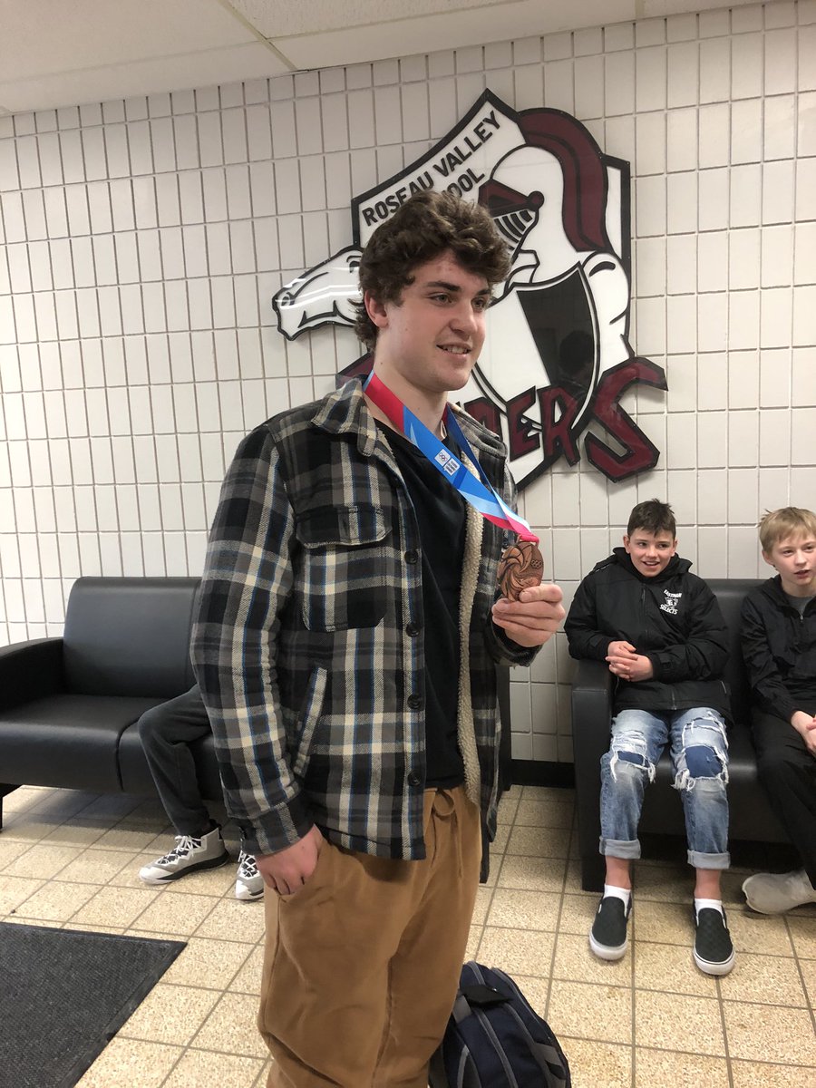jennmarieco's tweet photo. He returns! And Roseau Valley School is so excited to welcome their Olympic Bronze Medalist back!!!! #oncloud9 #RVSPROUD #DentonMateychuk @HockeyCanada @HC_Men #borderlandsd https://t.co/bqMEafFz8p