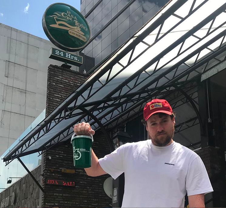 indierocks's tweet photo. [#EntrevistaIR] Durante su reciente visita a México, además de comer pozole, #JosephMount se dio tiempo para dar la vuelta con nosotros por la Condesa y charlar sobre pirámides, crisis existenciales, paternidad y el nuevo disco de @metronomy. https://t.co/l5msSJwvbg 🌋🇲🇽 https://t.co/oCmDgRjdLw