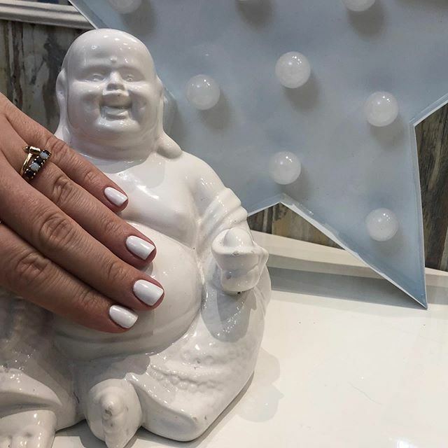 Winter white 💭✨ What’s your signature seasonal #shellac colour? Xx ift.tt/3aJw3xY