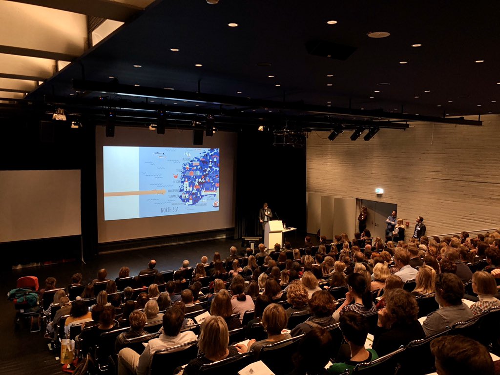 SWEET_network's tweet photo. Today Heiko Bratke from the SWEET Center in #Norway is talking to 300 German diabetologists, nurses, dietitians at a conference in #Hannover about the work of his team and what others could learn from a small Norwegian center. #t1d #type1diabetes #pediatric #diabetes #teamwork https://t.co/wQonFd5BWk
