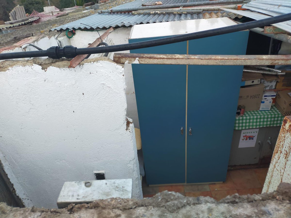 GuardiaMarta's tweet photo. Des d @AbamiApropat demanen col•laboració x ls afectacions dl Gloria en el refugi.
Necessiten mantes pls 🐶🐱, mobiliari impermeable q es pugui tancar i sobretot voluntaris x ajudar a reconstruir tot el malmès.
Us esperem el 2️⃣ de febrer a la protectora.
Els 🐶🐱 us ho agrairan. https://t.co/YL2POzlSnB