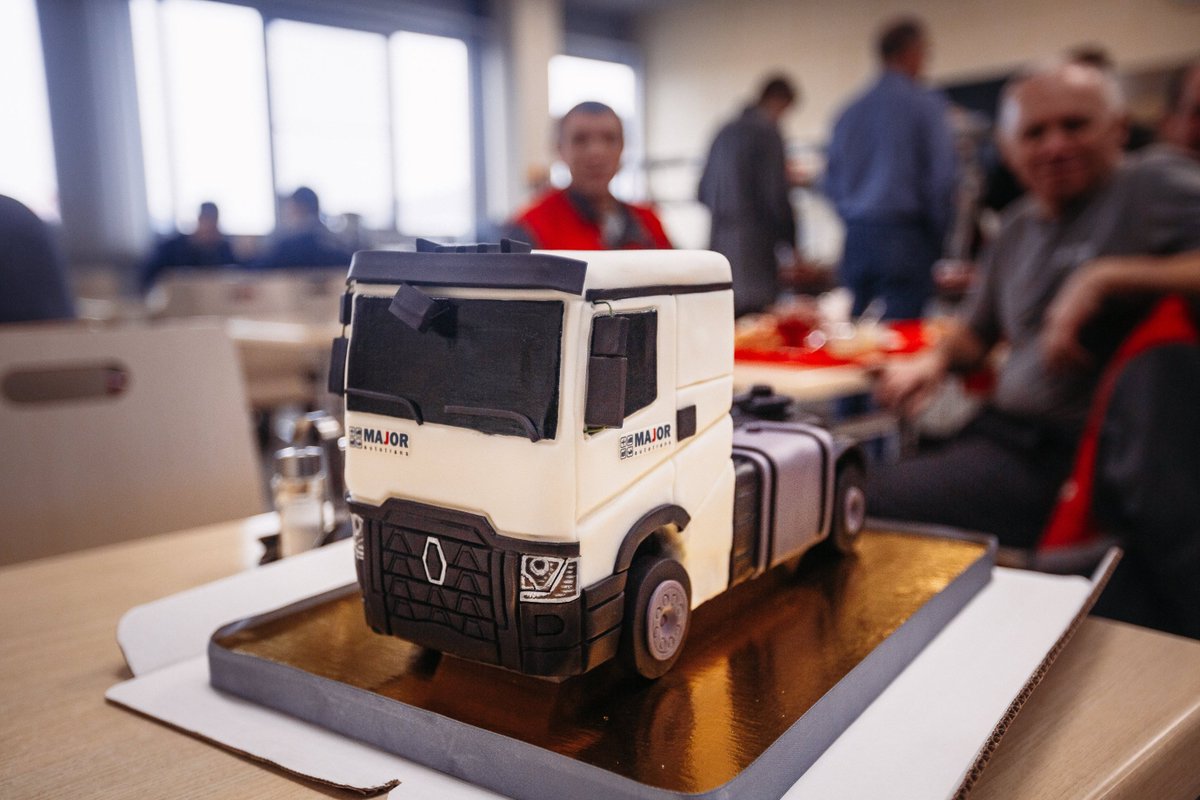 RenaultTrucksRu's tweet photo. Завершена поставка 113 седельных тягачей #RenaultTrucks T-серии для компании «Мэйджор Авто Транс» https://t.co/xTPkFX4hYB https://t.co/qnBjWvOU4C