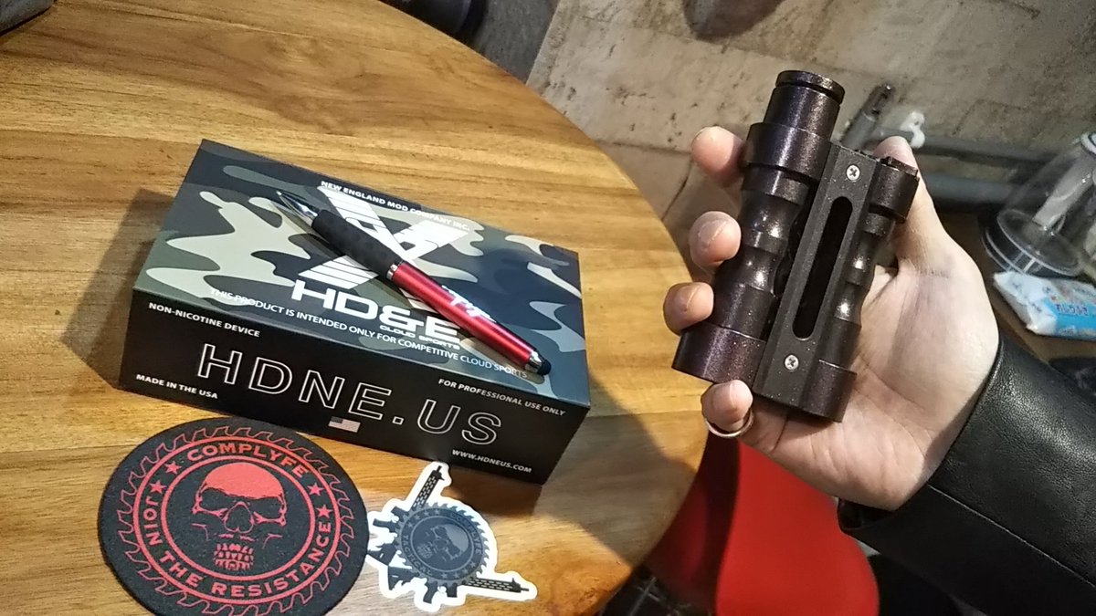 ncloudstudio's tweet photo. 初のarmor👍
まじかっこいいね！

#hdne #vape #complyfe https://t.co/Mrw1sexcOm