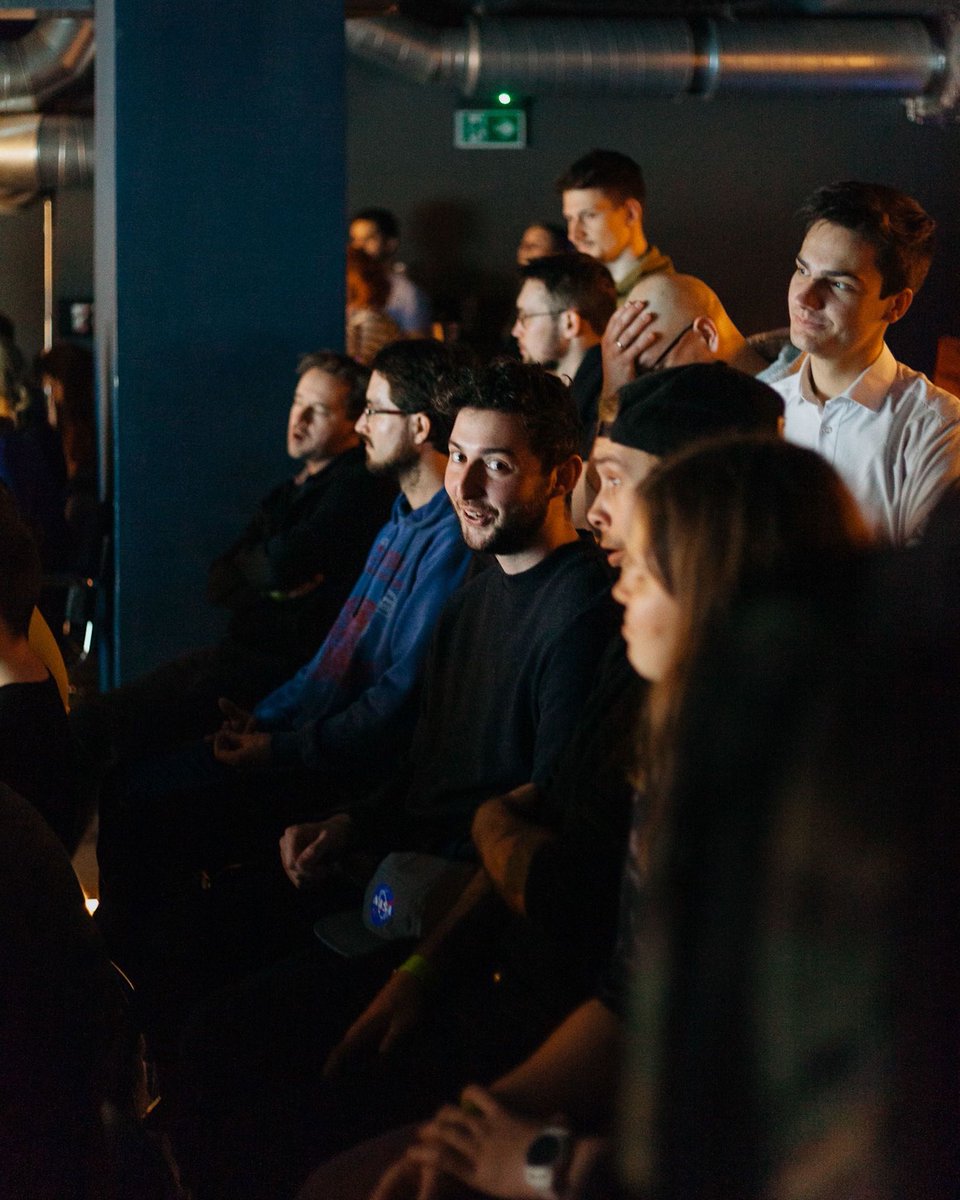 CAPTION THIS!
...aneb, autora nejvtipnějšího popisku odměníme.
Jo a taky slibujeme, že fotkama z našeho večírku spamujeme sítě naposledy...možná. 😏