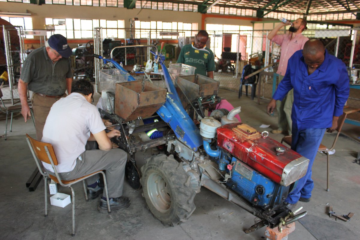 In partnership with <a href="/ACIARAustralia/">ACIAR</a> &amp; <a href="/ZRBFZIM/">Zimbabwe Resilience Building Fund #ZRBF</a>, <a href="/CIMMYT/">CIMMYT</a> has built the capacity (several trainings over several years) of 92 service providers, 15 mechanics, 62 extension agents, and 32 students in #Zimbabwe since 2014, building strong foundations for appropriate mechanization.