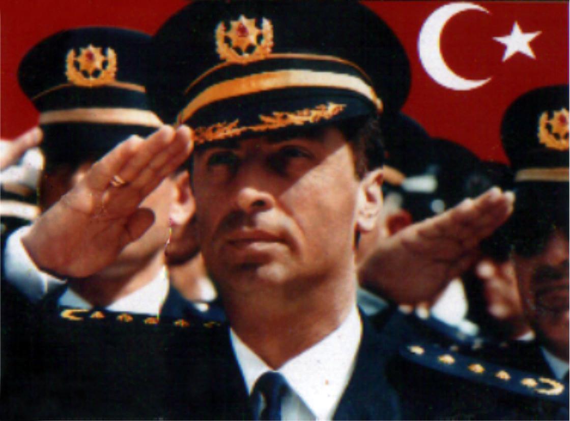 dadayder's tweet photo. 19 yıl önce bugün uğradığı suikast sonucu şehit olan Diyarbakır Emniyet Müdürü #GaffarOkkan’ı saygı ve rahmetle anıyoruz. 🇹🇷
Ruhu şâd olsun.
#DadayDerneği
#KastamonuDadayDerneği https://t.co/fXLooBwSx6
