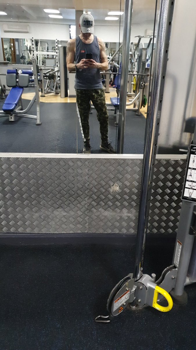 Silver_fox_x's tweet photo. #middaygym good way to clear the mind between work. https://t.co/CMNjnPMwMq