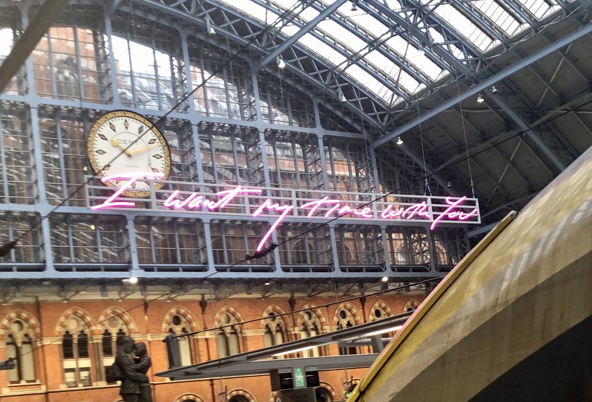 karenjones83's tweet photo. Love #kingscrossstpancras and travelling by Eurostar into #Europe #iwantmytimewithyou #traceyemin 💕 last trip before #Brexit 💔 https://t.co/c1PQVA5l3Z