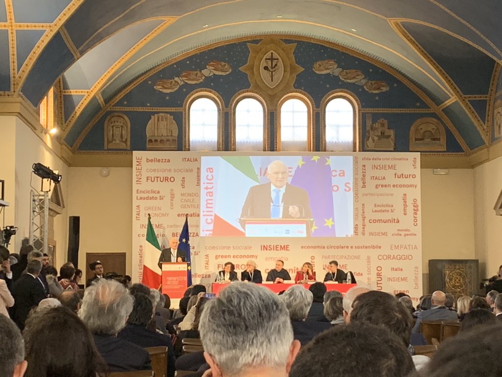 #stefanozamagni l'ambiente e' un bene comune, sara' necessario trovare un modello della transizione verso la sostenibilità che guidi la società verso un nuovo umanesimo . #ManifestodiAssisi @Novamont