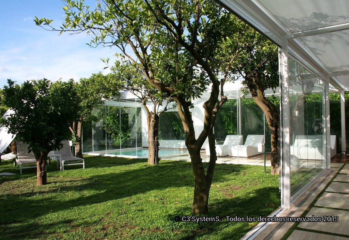 Aprovecha espacios con los sistemas de cristal SEEGLASS y conviértelos en idílicos, como en esta piscina exterior. 🌊🏊

Más info: buff.ly/2JNxFeq

#pergolas #cerramientos #c3systems #seeglass #seesky #arquitectura #decoracion #decoracionexterior #hogar #construccion