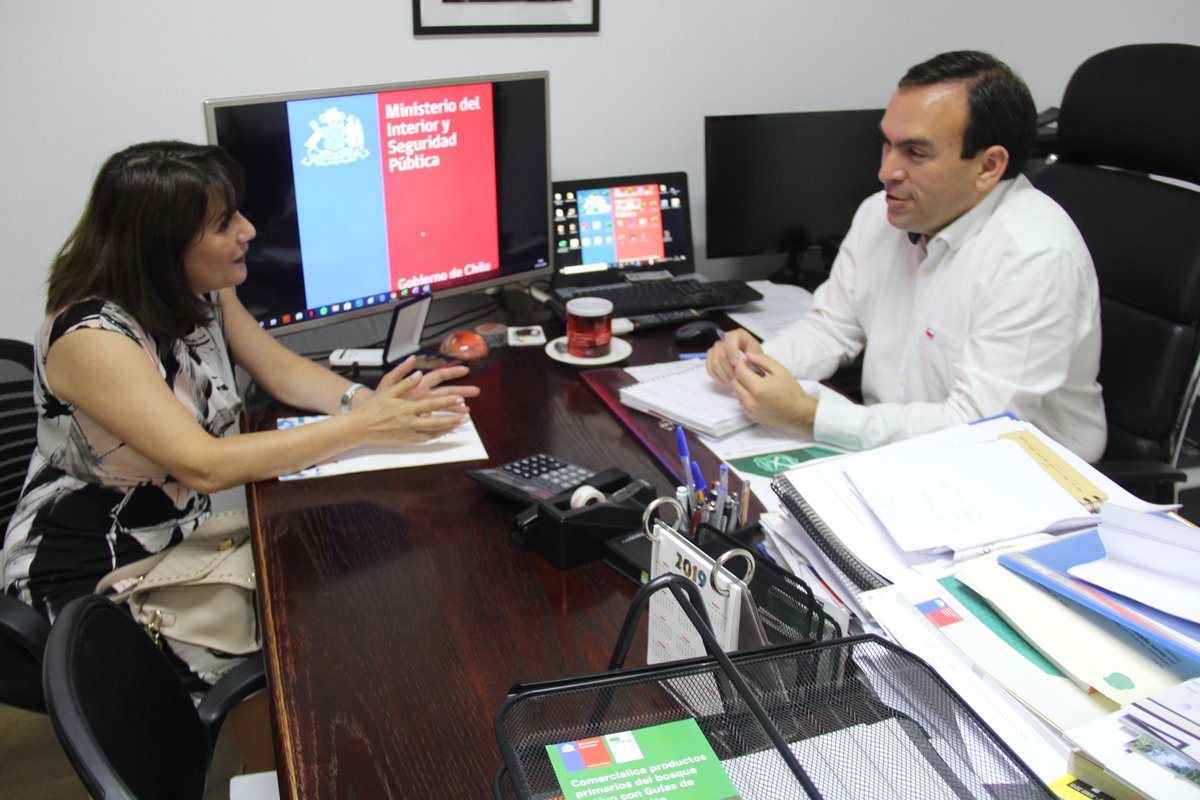 Migrantes_UCM's tweet photo. Gobernador de Talca, Felipe Donoso entregó su apoyo y disposición a colaborar en nuestros proyectos financiados por @IntendenciaVIIpara facilitar la adaptación de los #Migrantes en #Salud y #Educación.
En las🤳 con la directora del #CEII de la @ucatolicamaule
Dra. Myriam Díaz https://t.co/EDXm69Cuck