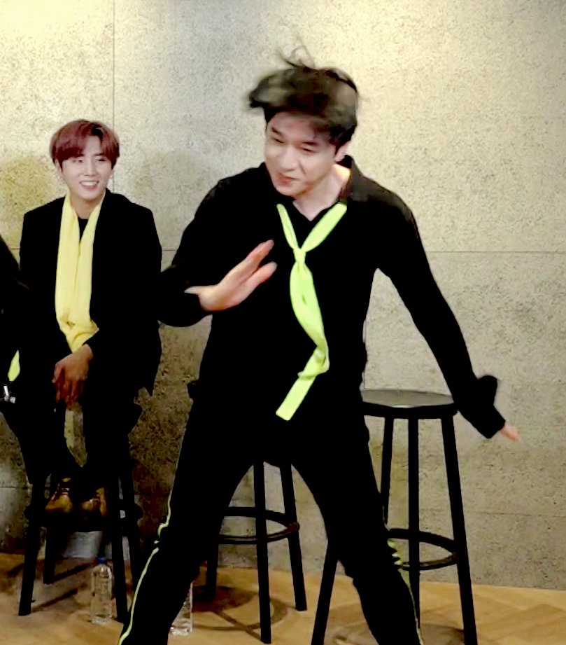 sungjin kibas rambut part kesekian