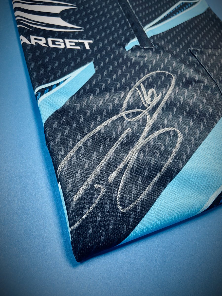 TargetDarts's tweet photo. FRIDAY GIVEAWAY

Phil Taylor will be playing in Japan's Super Darts 2020 so we're giving away a gen 4 playing shirt signed by the legend himself!

To enter retweet &amp; tag a Phil Taylor fan

Ends 26.01.2020 (23:59 GMT)
Winner announced 27.01.2020 &amp; selected at random
Shirt size M https://t.co/Rit1YvlVSJ