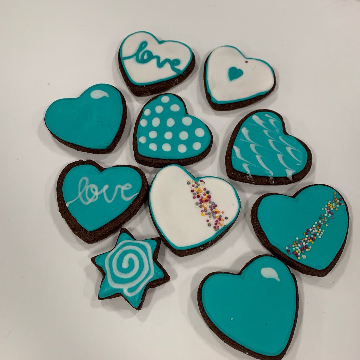 AAThorntonIP's tweet photo. Sweet treats from our Secretarial Manager this morning in our AA Thornton colours! Happy Friday everyone! https://t.co/uXdkH3UUGS