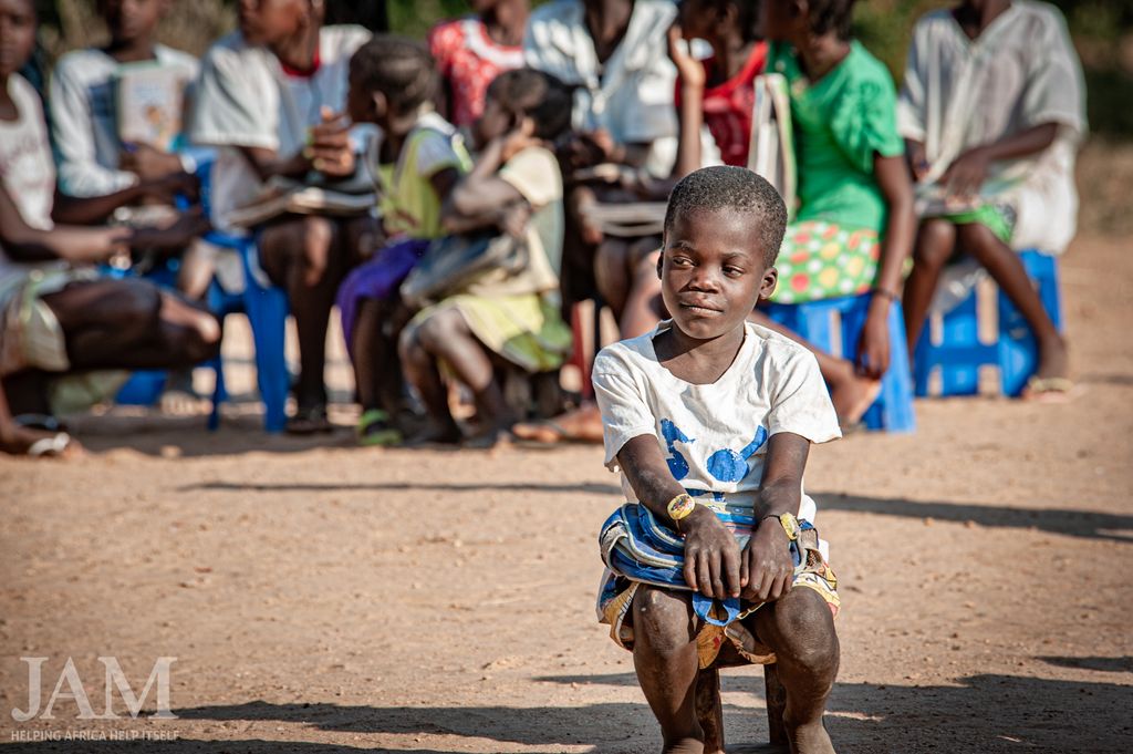 ForAfrikaOrg's tweet photo. Through our school feeding programmes, we remain committed to the fourth #globalgoal, that of #qualityeducation #ForEveryChild  📒📘📗📕📚

#WelcomeToOurWorld #WorldEducationDay #Educate #Learn #ChangingLives 
#JAM #JointAidManagement #HelpingAfricaHelpItself https://t.co/b5aFiDzf8N