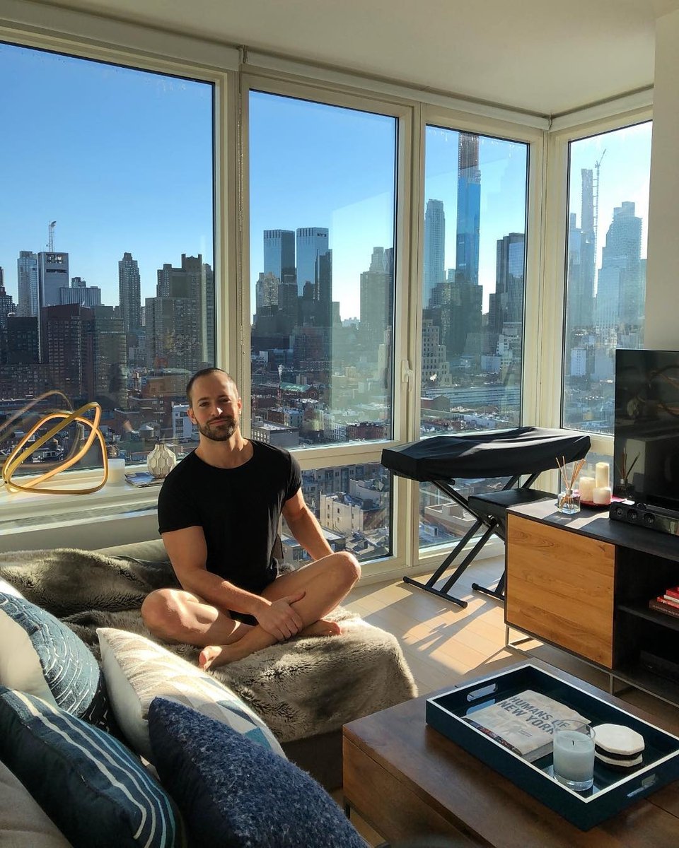 .#GothamWest is your window to the world. Stop by this weekend to see these insane views in person and make Gotham West your home. Visit gothamproperties.com for info on available apartments.
(📸: <a href="/jordi_v/">Jordi Q V</a> on IG)