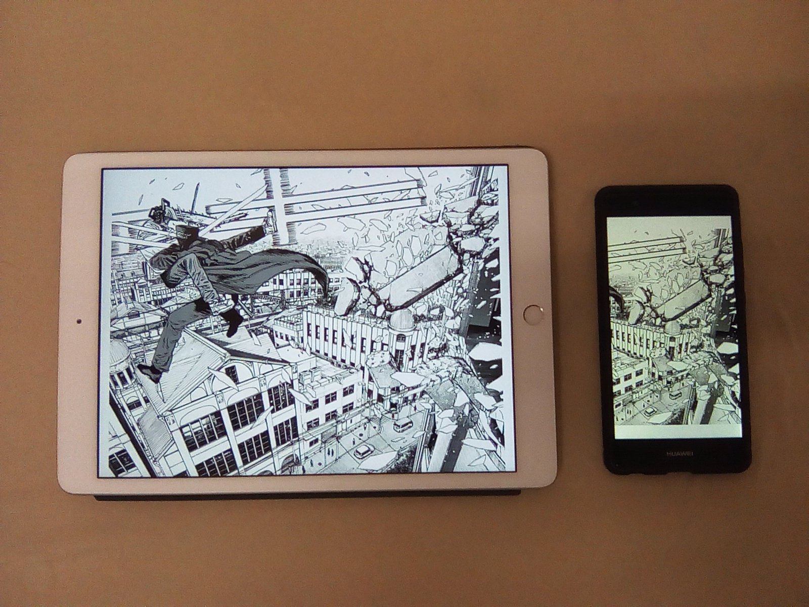 さつま 電書で漫画読む派には是非大画面タブレットを導入して頂きたい 何故なら電書漫画読む上で情報量多いのが正義だから 左の端末はipad 10 2インチ 右はhuawei P9 5 2インチ タブレット スマホの数倍快適です 画像は チェンソーマン 5