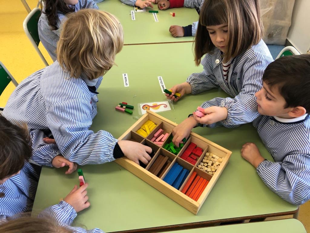 LestonnacMollet's tweet photo. Un procés de treball autèntic de la descomposició de números, és el que parteix de la manipulació i experimentació. #entusiasmat #tekmanbooks #reglets https://t.co/MbZ743vI4J