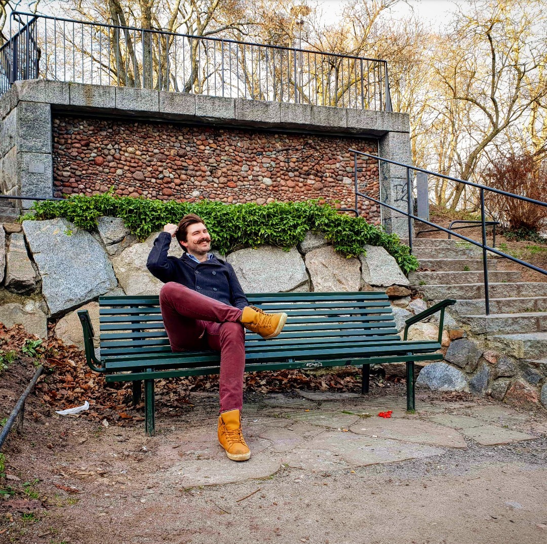 Wog_Rockets's tweet image. Here's a pic of me trying to look cool then realizing there's a hole in my jeans