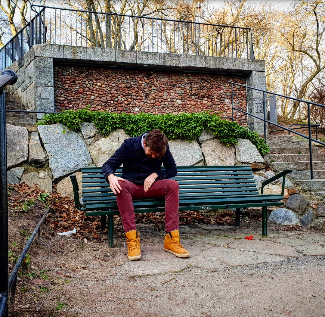 Wog_Rockets's tweet image. Here's a pic of me trying to look cool then realizing there's a hole in my jeans