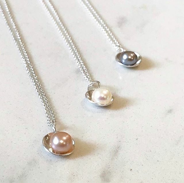 Craftadian's tweet photo. It’s a freshwater pearl type of Friday. Crushing on these beauties by @christinapjewellery #craftadian #madeinhamilton #hamont https://t.co/R4yZuRJuik