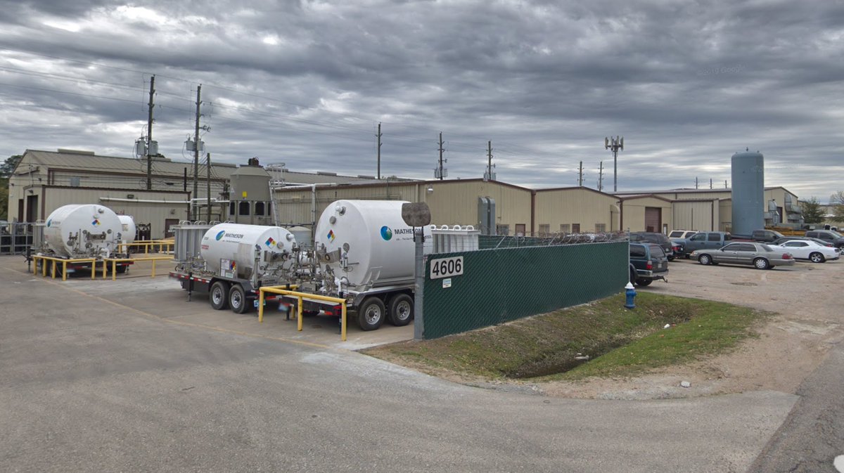 Ashitaka1110's tweet photo. Based on helicopter footage on the news, these are the buildings that were demolished in the #explosion in NW Houston. This is a Google Maps street view from March 2019. Those tanks appear to be holding liquid oxygen which...is no joke, to say the least. https://t.co/arAF3WLhUP