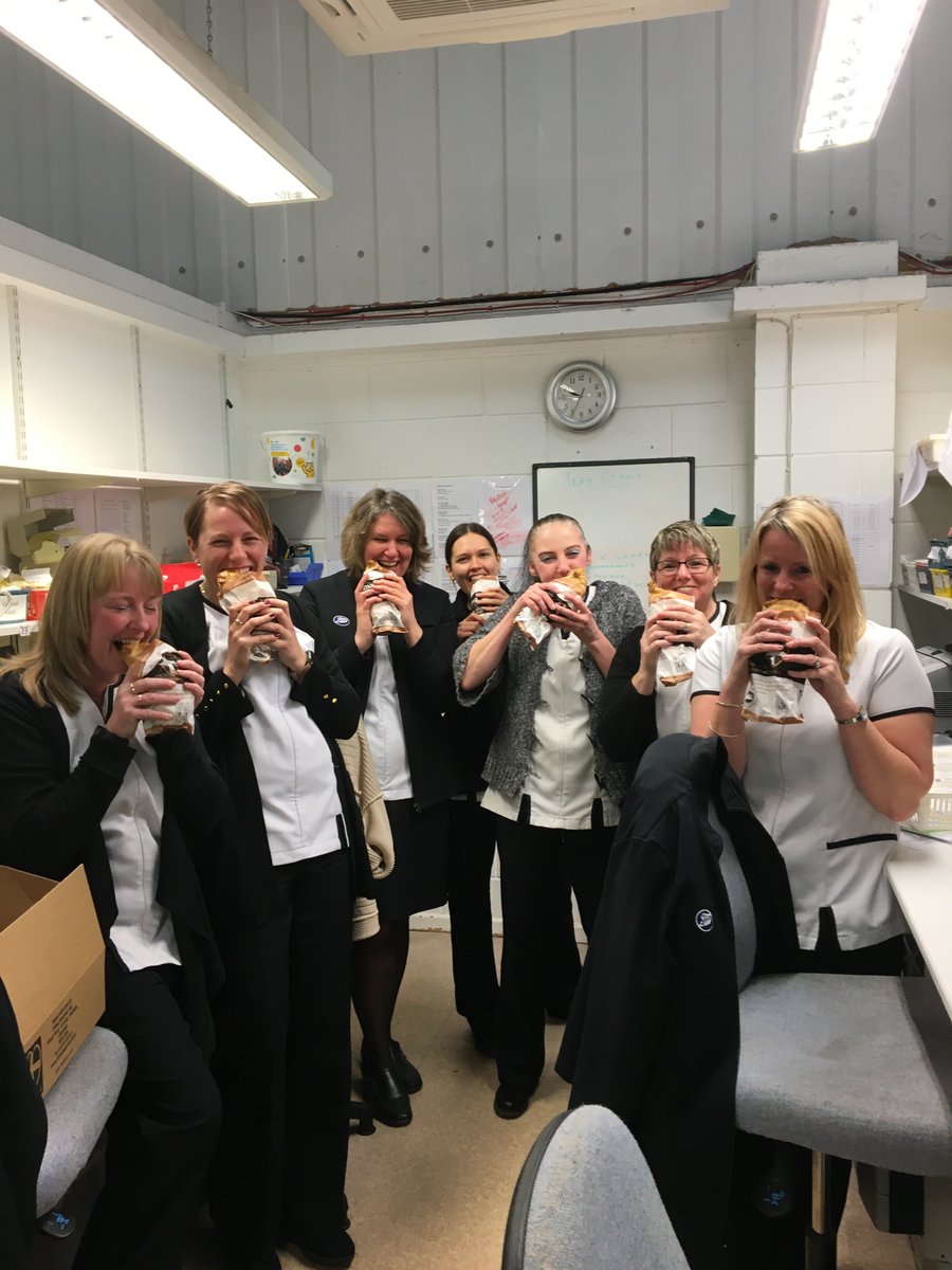 🍽️CRIB TIME WINNERS🍽️

Today Emily and the lovely bunch at Boots Portreath won our lunchtime pasties from <a href="/primabakeries/">Prima Bakeries Ltd</a> hand delivered by <a href="/LouiseaClaire/">Cornish Claire</a> 

You could be chomping down on them next week 👇🏼
piratefm.co.uk/features/crib-…

<a href="/HenryOrchards/">Henry Orchard & Sons</a> #Ad #CribTime #Lunch #Cornwall