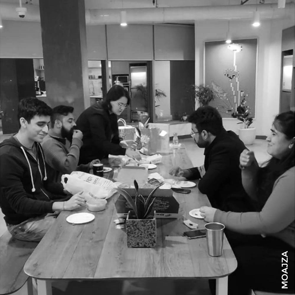 MoajzaIndia's tweet photo. Happy tummies = Happy people. 😌
We’re always in the mood for food! 🍔🍕🍟 #TGIF #DesignAgency #Branding #Moajza #AgencyLife #weekendmood https://t.co/hIpCzuWWqN