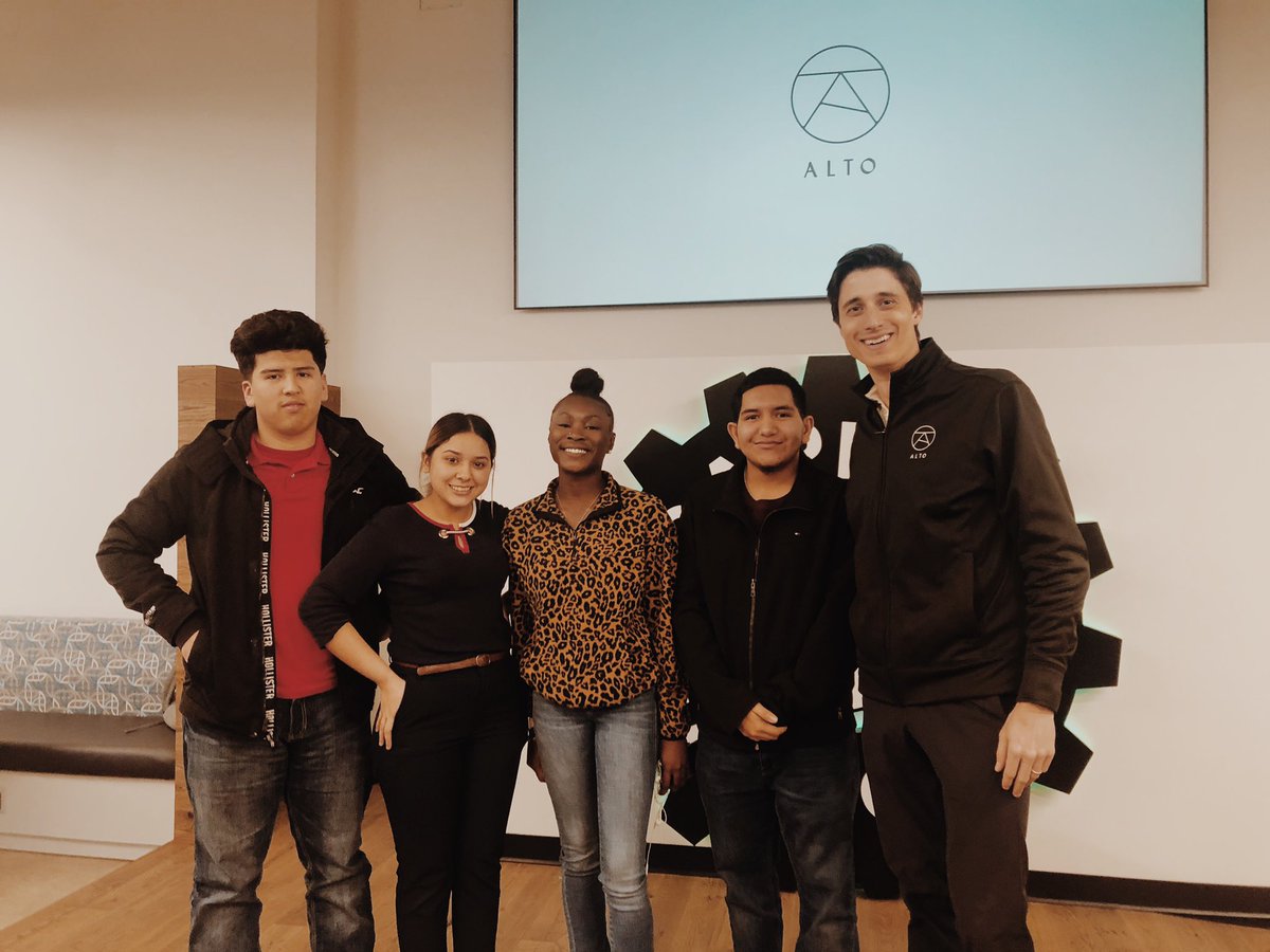 IrvingHighEYE's tweet photo. Our advanced Entrepreneurship students met the owner and founder of @RideAlto at @FoundersLiveMN. We learned a lot about fast pitches and startups in the Dallas area! #Entrepreneurship https://t.co/R5fUMq6ln4