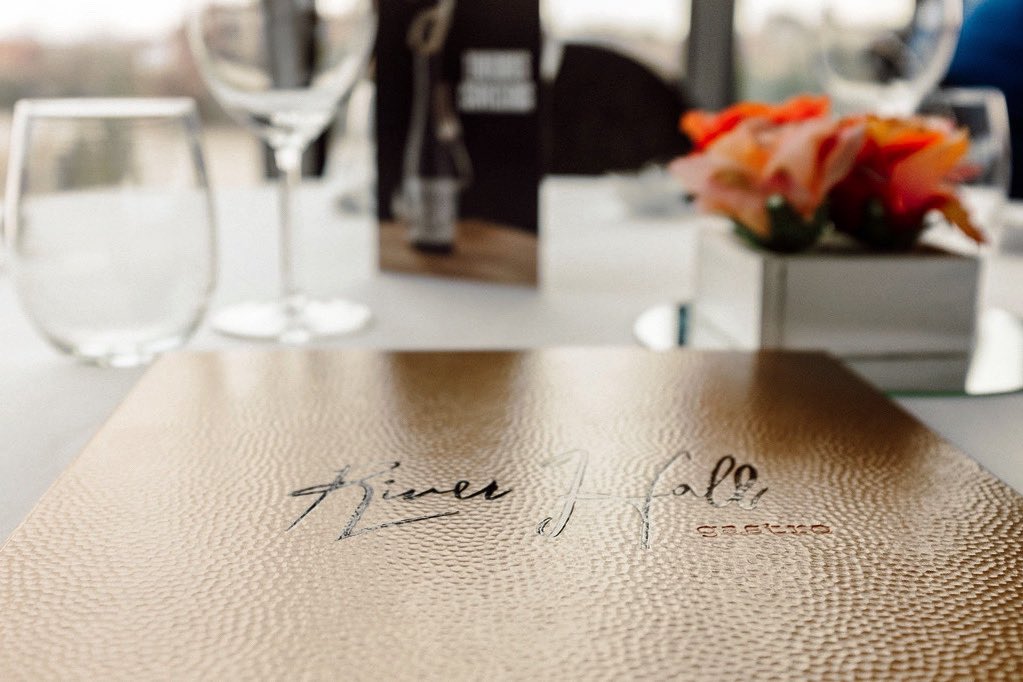 RiverHallGastro's tweet photo. 💥💥 NUEVOS MENÚS, NUEVA CARTA!! 💥💥
Muchas opciones y una carta muy variada 😏🙌🏽 Te esperamos para que descubras nuevos sabores!
#riverhallgastro #riverhall #restaurantepanoramico #restaurantezaragoza #producto.
📸 @robertciprian_ . https://t.co/zy03xLFXSa