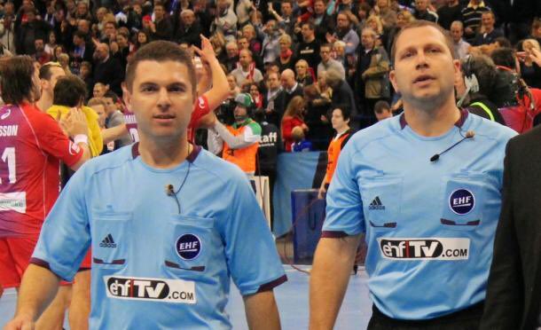 xavivegasconv's tweet photo. Designación de la final del Europeo para los macedonios 🇲🇰 Nikolov y Nachevski.
Los reyes del #WalkingReferee 🙌❗️ https://t.co/0elgztpaeY