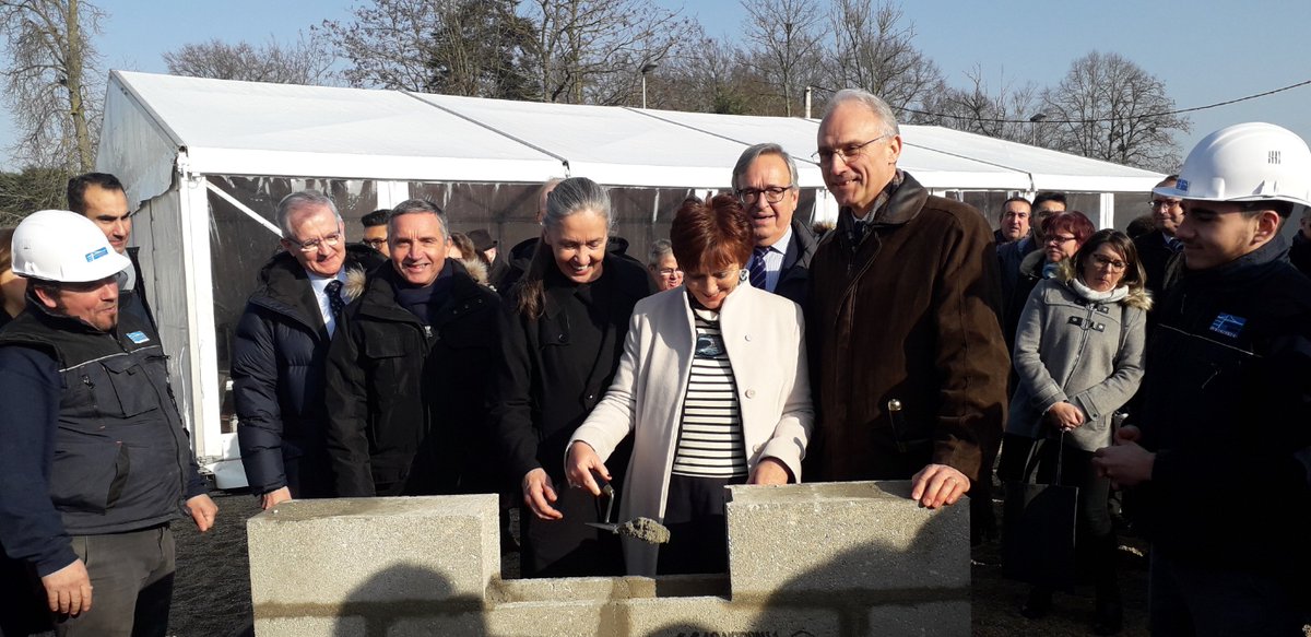 👏Instituts de formation paramédicaux du Centre Hospitalier Sud Francilien. En 2021 :
- 700 étudiants accueillis,
- 4 instituts de formation paramédicaux,
- 20 salles d’enseignement,
- 5 laboratoires.
L’État soutient ce projet pédagogique à hauteur de 500000€.