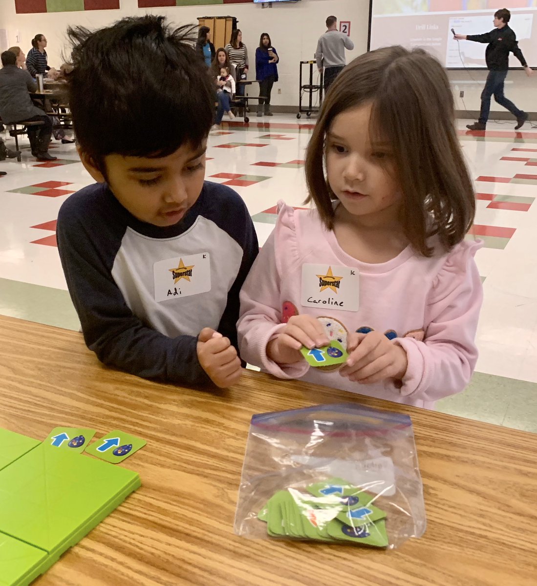 lganley's tweet photo. Teaching our parents how we use technology to learn here at school!  Look at these great Technology Superstars!  TY @MrsJocelynLink for organizing this event for our @MTESPTA parents! https://t.co/wSSZXp6XoT