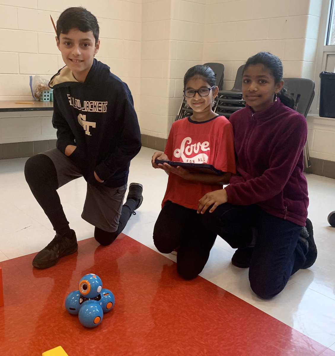 lganley's tweet photo. Teaching our parents how we use technology to learn here at school!  Look at these great Technology Superstars!  TY @MrsJocelynLink for organizing this event for our @MTESPTA parents! https://t.co/wSSZXp6XoT