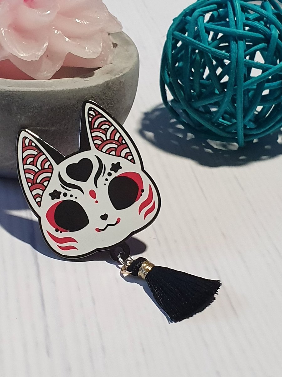 LunanekoC's tweet photo. 💮Kitsune Pin💮 1.5inch
My Logo! Dont steal it!!!  
Price: 10€/ 12$ 
Shipping worldwide😊
#kitsune #Pin #Enamelpin #Kawaii #Lapelpin #Foxpin https://t.co/phDV4KmvoG
