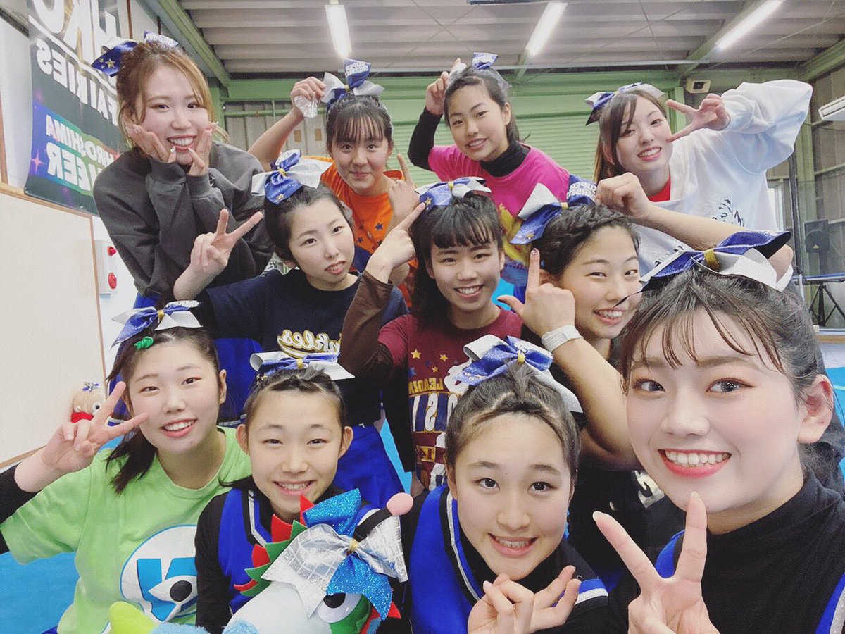P__Sherbets's tweet photo. こんばんわ！初投稿🦖
platinumとして、SNSを始めました💞
イベントや練習風景など載せていきます( ∩ᵒ̴̶̷̤ θ ᵒ̴̶̷̤∩ )
ステージ、イベントのご依頼等も受けてますので、DMまでお願いします🙇‍♀️
これは上野学園でのイベント前の練習！
先生達がリボンくれたよ🥺
#チアリーディング
#チア
#イベント https://t.co/gxiIERWpSA