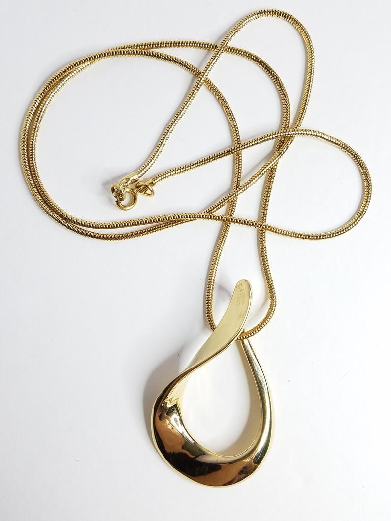 mcwilsonky's tweet photo. NEW!! Trifari Necklace 
https://t.co/4wV1Nckewp
Use code SAVENOW to save 20% on orders over $20
Free US Shipping!
#Etsy #Etsyshop #jewelry #jewelryonEtsy #gifts #giftideas #freeshipping #jewelryaddict #ValentinesDayGifts #Trifari #necklaces https://t.co/eh9rHeL4sp