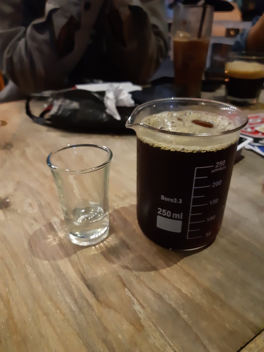 puutooqs86's tweet photo. 今日も喫茶店で知らないメニューを注文して、すごい苦くて全く飲めない。
#JapaneseDrip
#Coger https://t.co/tPScmurORn