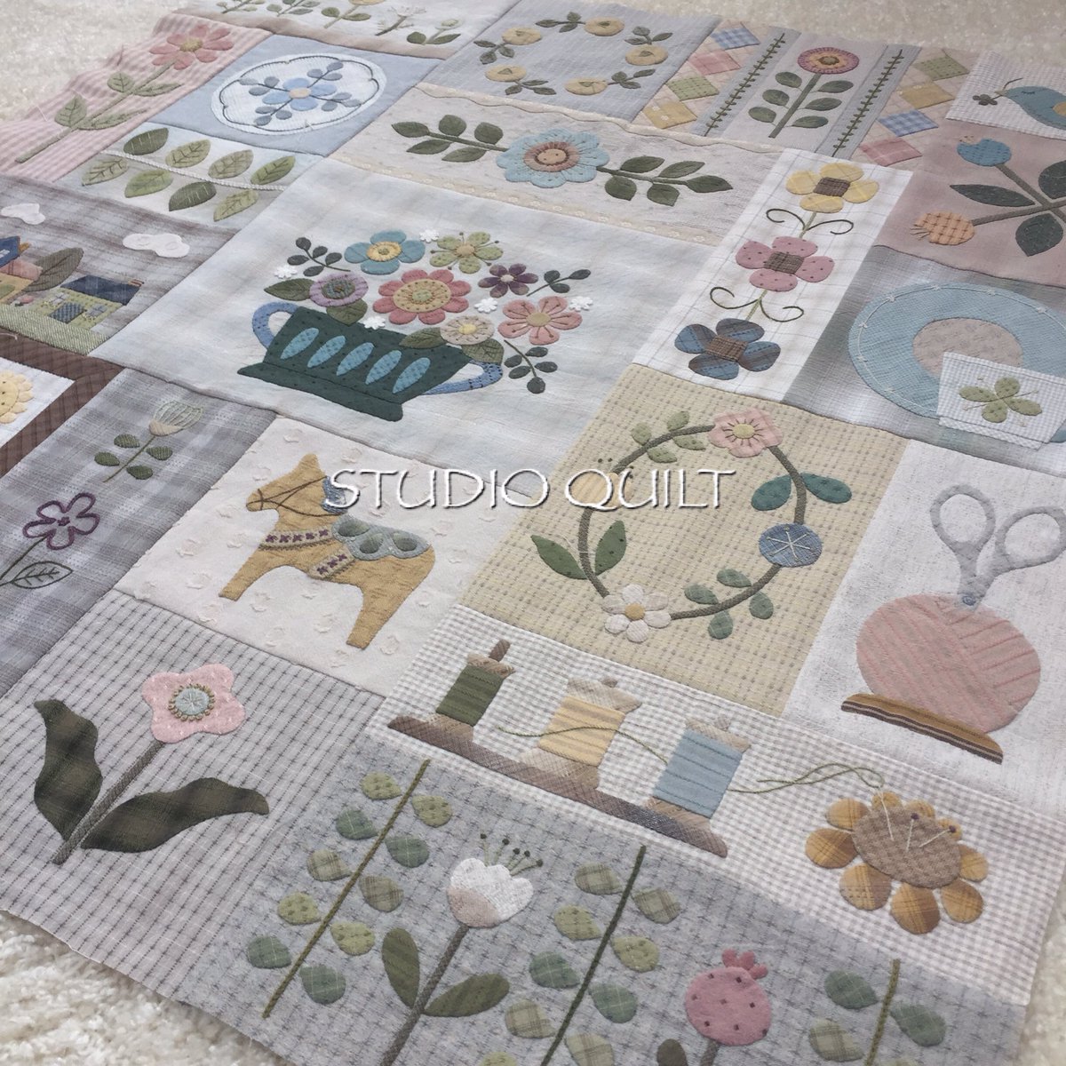 パッチワーク タペストリー スタジオキルトさんの〈マンスリーキルト