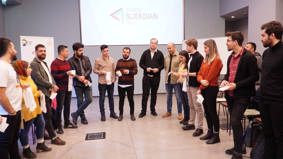 habitatdernegi's tweet image. Küresel dijital dönüşüme uyum sağlıyor, Blockchain eğitimlerine devam ediyoruz.😎

Beş gün sürecek olan İstanbul @BlockchainOkulu Projesi Gönüllü Mentor ve Proje Elçisi Eğitimimiz bugün başladı. 

#habitatheryerde
#blockchainokulu