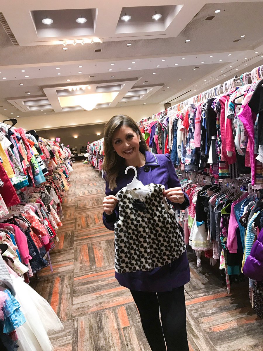 AmandaJGomeztv's tweet photo. Live at @TCCTucson for the @JBFTucson event! Itโs a chance for you to find some deals for your kids, but the leftover items are going to charity. Who loves thrifting? Whoโs coming this weekend? #cluttertocash #jbf #tucson #childrensconsignment https://t.co/Sdm23jkVHL