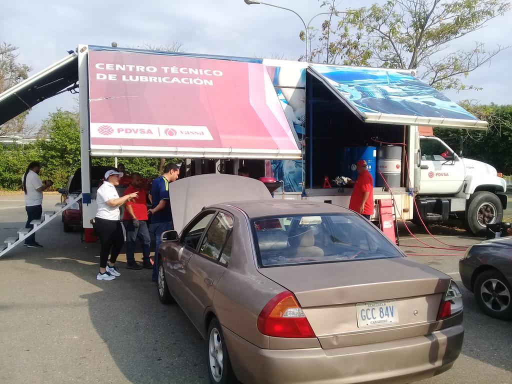 PetroleroBoyaca's tweet photo. #24E A través de la Superintendencia de #CalidadDeVida de la División Boyacá, la @FUTPV y #PDVSAVassa, se realizó jornada de cambio de aceite para trabajadores del área operacional del Distrito Barinas ✊🇻🇪
@apontecoronel https://t.co/DL35zUep3D