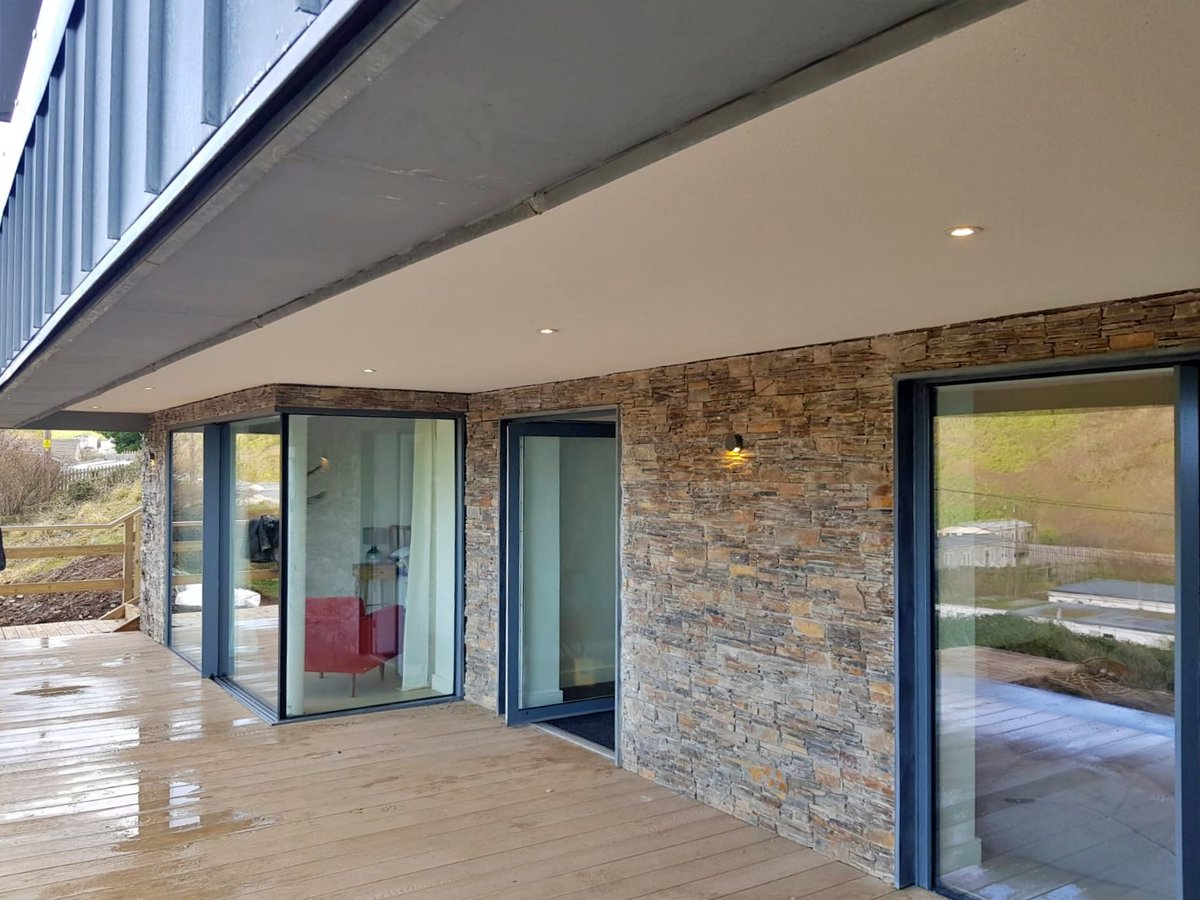 mpc_group1's tweet photo. Seaspray | Hannafin Contractors

Work to the exterior complete with the application of an SPS thin coat render system onto render board with full interior boarding and skimming underway on another luxury development in Cornwall. https://t.co/MP80Ra456m