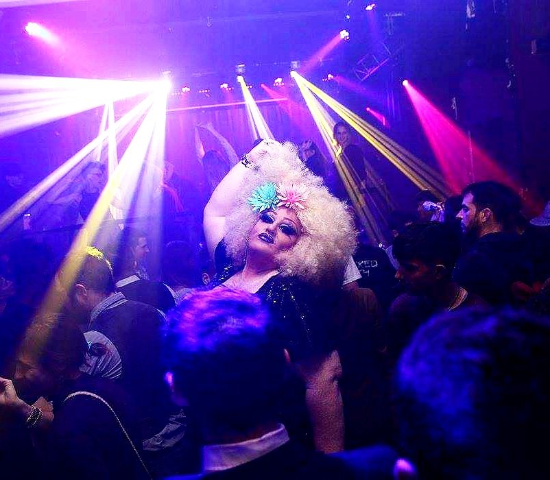 VMetropolis's tweet photo. Feelin all those Friday feels like whaaaattt! Lol. Happy Friday. I know its cliche now, but "If you can't love yourself, how the hell you gonna love somebody else!" Okurrrrr.💋💋💋💋
.
#friday #fridayvibes #chicagoqueen #dragqueen #artist #qwerrrkout #feelthelove #feelallthefeels https://t.co/Tn4o6tWI0r