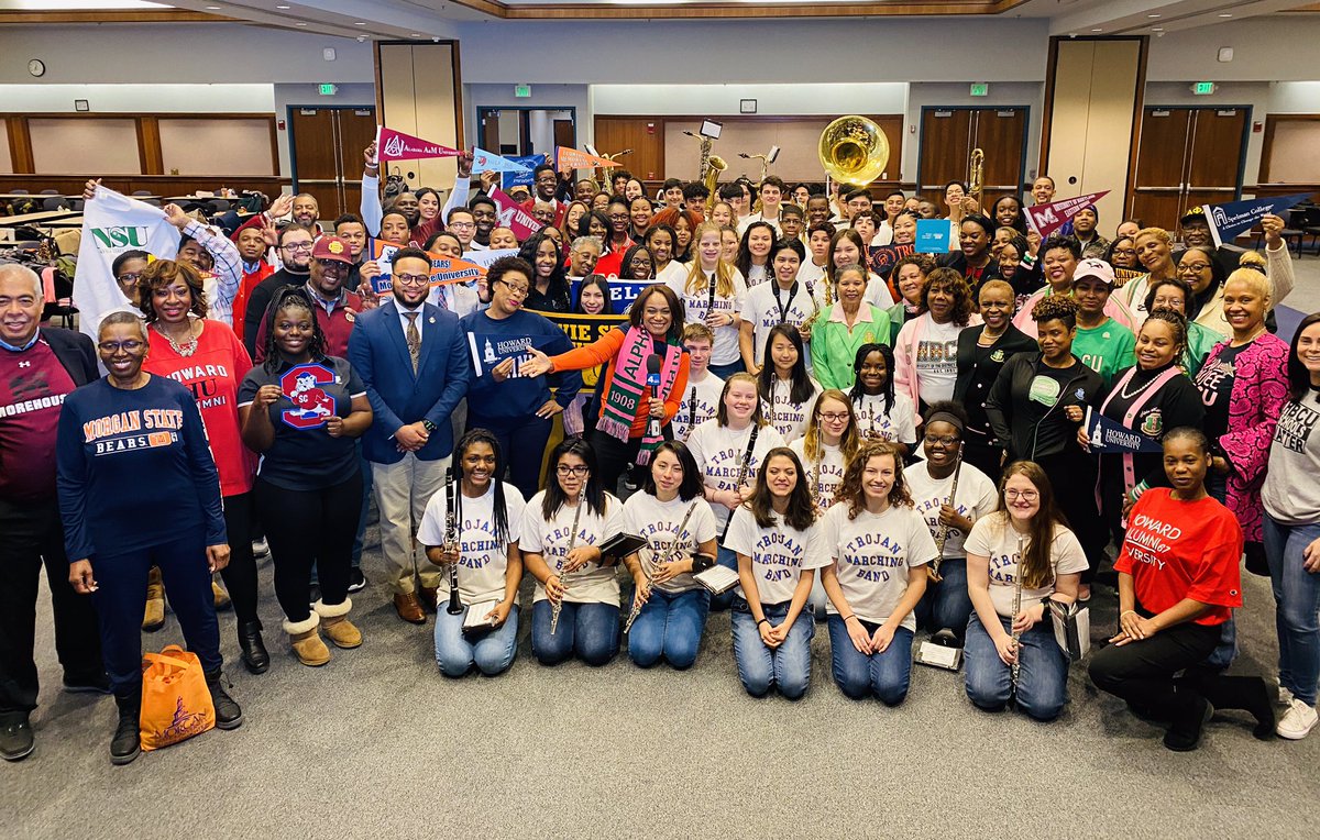 MoletteGreen's tweet photo. On the spot admissions interviews at today’s #HBCU College Fair. 60 schools! Come out at 3:30 @UatShadyGrove #Working4you #Inthecommunity @nbcwashington https://t.co/4EYsiHYzmM