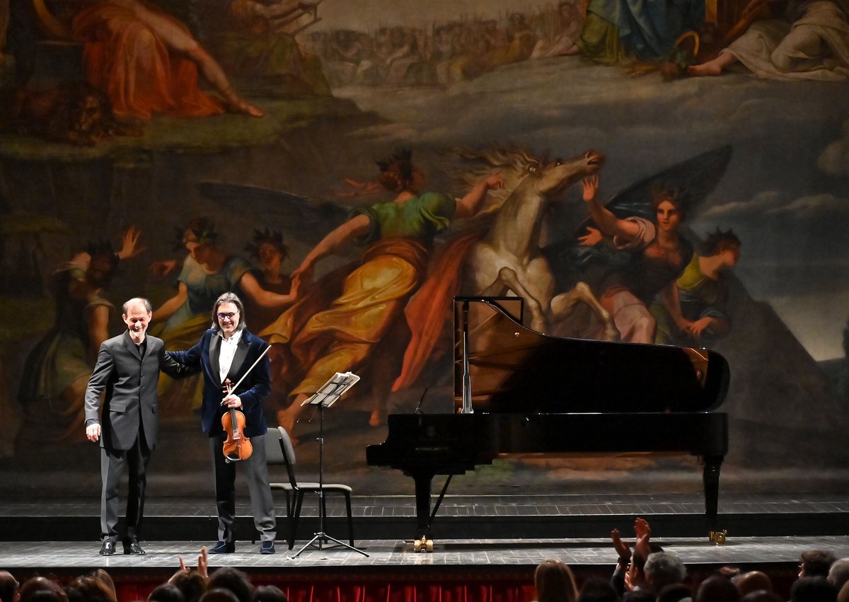 RegioParma's tweet photo. Linaugurazione della #StagioneConcertistica2020: #alRegio Leonidas Kavakos e Enrico Pace.
๐ป๐น La Stagione Concertistica รจ realizzata da Societร dei Concerti di Parma,con il sostegno di #Chiesi e in collaborazione con Casa della Musica. https://t.co/snzDDeqHsT