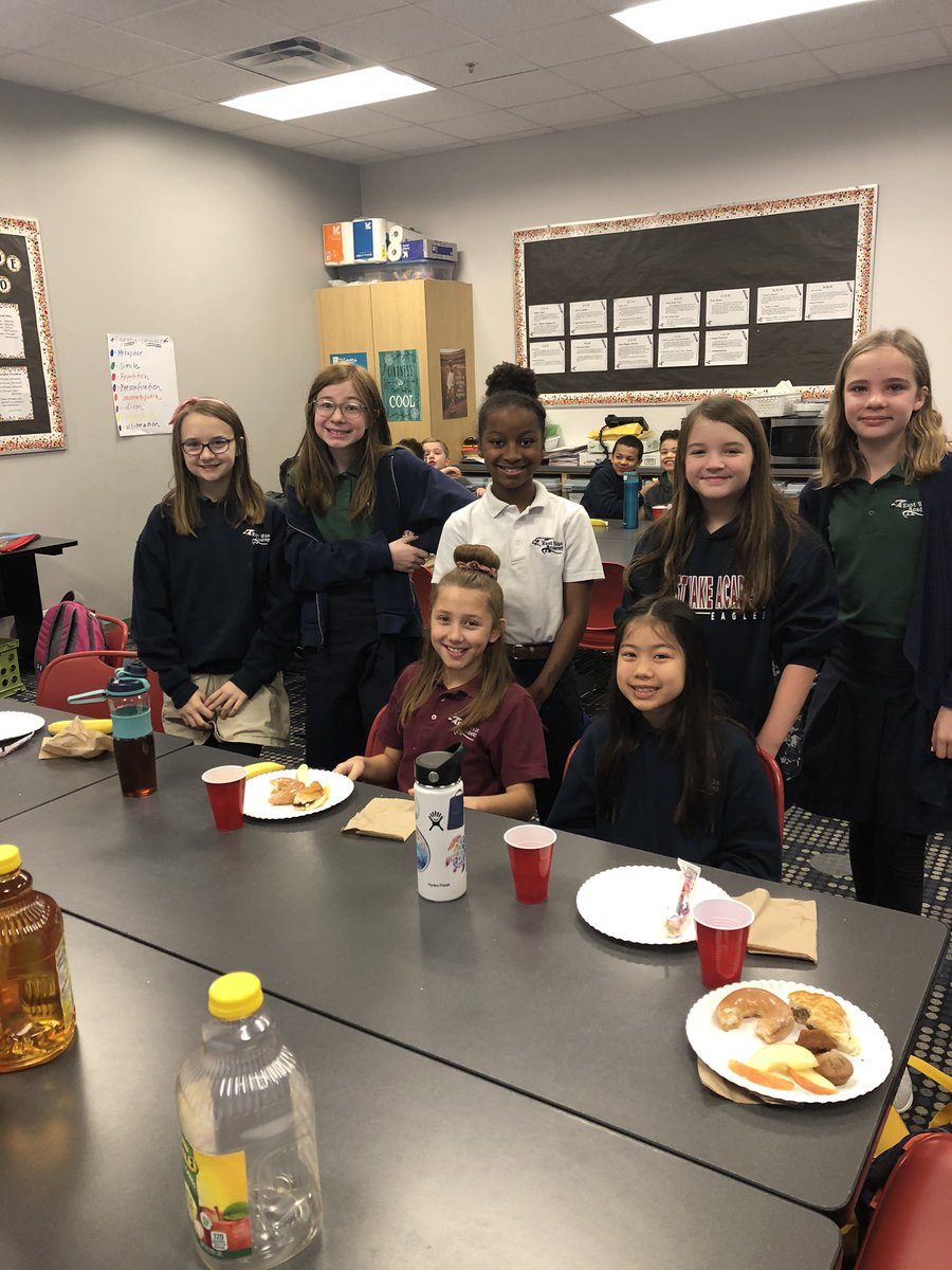 MrsDixonEWA's tweet photo. Celebrating 300 feathers with our Advisory family!!! Love spending my Friday morning with these 15 kids!! #WeB4MeEWA #advisorybreakfast https://t.co/DOb9tqkDLe