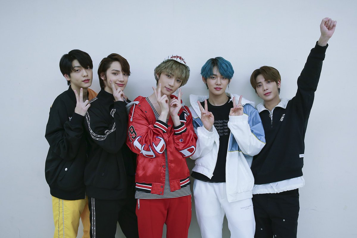 jjunieyes's tweet photo. I present to you Tomorrow by Together(@TXT_members) a group of 5 who dream under one dream to build a new tomorrow and they are so amazing and talented babies. Please support them thank you. 
#Mステ #TXT https://t.co/Gd76zHSEva