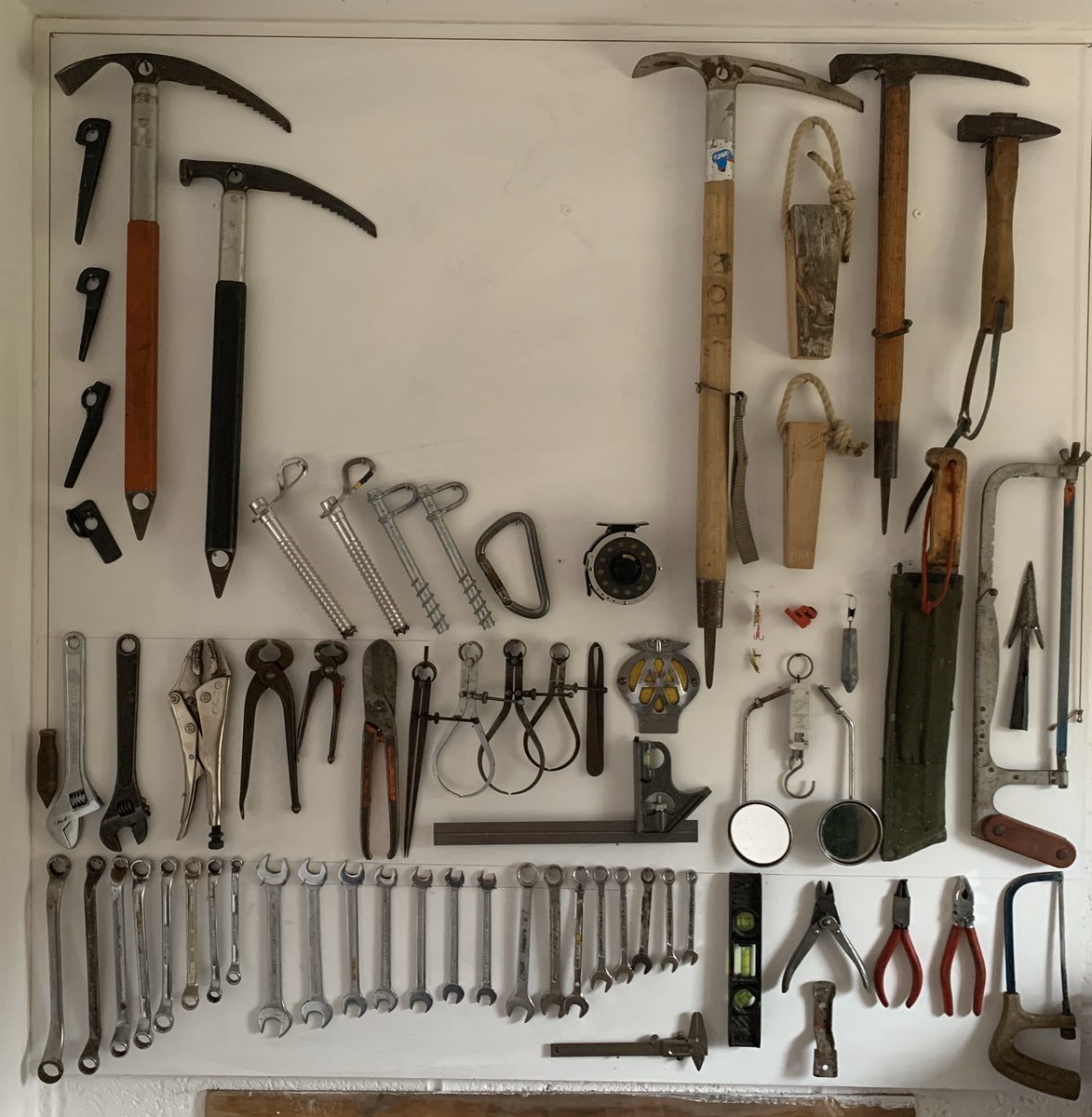 NigelVardy's tweet photo. Friday joy..! #vintage #toolboard #flyfishing #mountaineering #ocd https://t.co/N9MEFkdOVP